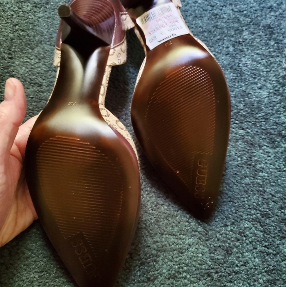 GUESS NWT WOODEN HEELED PUMPS - Picture 6 of 8